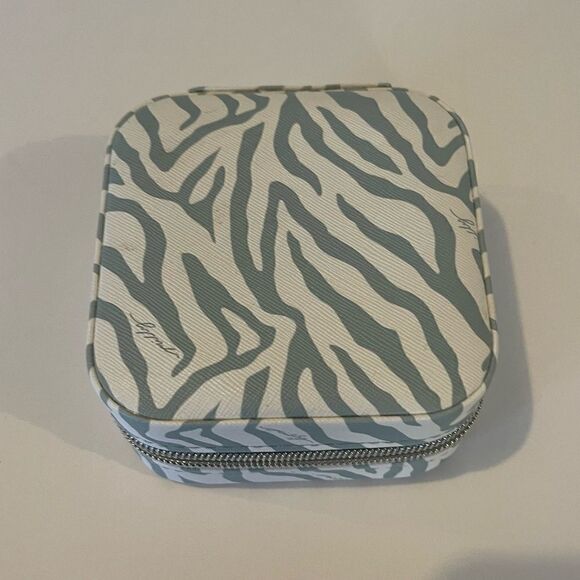 Milly teal & white zebra print travel size zip up jewelry case - Picture 1 of 5